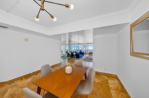 The Grand Biscayne Bay