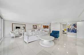 The Grand Biscayne Bay