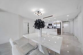 The Grand Biscayne Bay