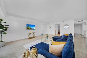 The Grand Biscayne Bay