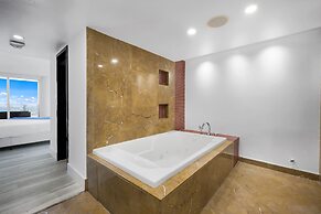 The Grand Biscayne Bay