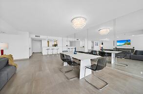 The Grand Biscayne Bay