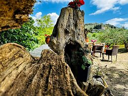 Travelers & Hikers Delight House On Way To Sougia