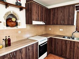 Travelers & Hikers Delight House On Way To Sougia