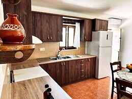 Travelers & Hikers Delight House On Way To Sougia