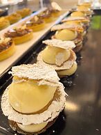 Cabana White Boutique Hotel & Suites