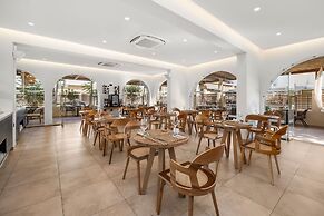 Cabana White Boutique Hotel & Suites