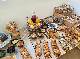 Cabana White Boutique Hotel & Suites