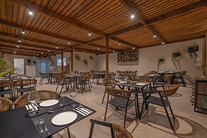 Cabana White Boutique Hotel & Suites