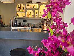 Cabana White Boutique Hotel & Suites