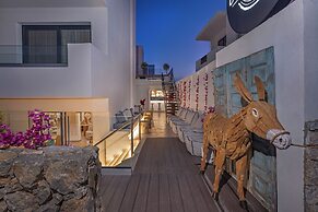 Cabana White Boutique Hotel & Suites