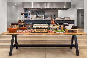 Cabana White Boutique Hotel & Suites