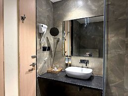 CROWN PARK LUXURY HOTEL