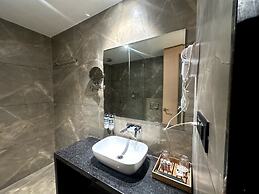 CROWN PARK LUXURY HOTEL