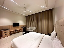 CROWN PARK LUXURY HOTEL