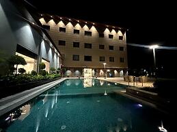 CROWN PARK LUXURY HOTEL