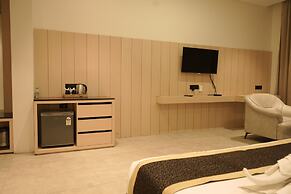 CROWN PARK LUXURY HOTEL