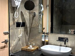 CROWN PARK LUXURY HOTEL