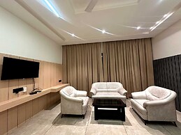 CROWN PARK LUXURY HOTEL