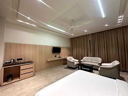 CROWN PARK LUXURY HOTEL