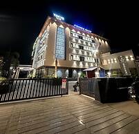 CROWN PARK LUXURY HOTEL