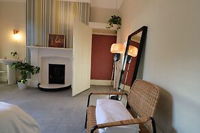 Mossley Hill Retreat