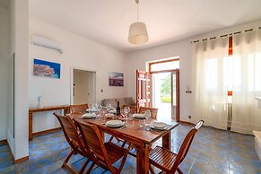 3883 Dimora Nina Valente by Barbarhouse