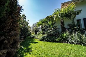 Green and Blue Villa by Wonderful Italy