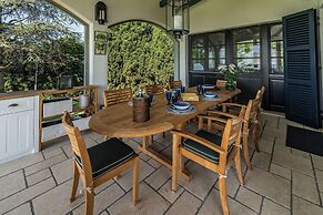 Green and Blue Villa by Wonderful Italy