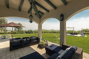 Green and Blue Villa by Wonderful Italy