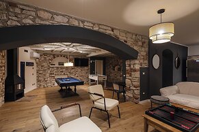 Green and Blue Villa by Wonderful Italy