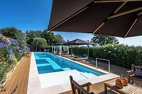 Green and Blue Villa by Wonderful Italy