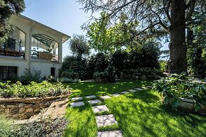 Green and Blue Villa by Wonderful Italy