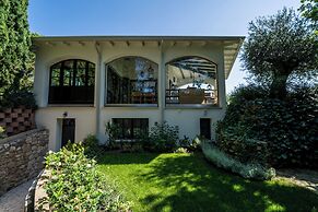 Green and Blue Villa by Wonderful Italy