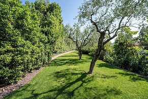 Green and Blue Villa by Wonderful Italy