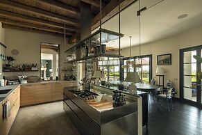 Green and Blue Villa by Wonderful Italy