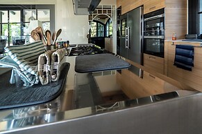 Green and Blue Villa by Wonderful Italy