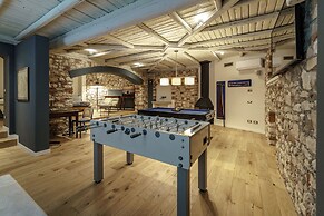 Green and Blue Villa by Wonderful Italy