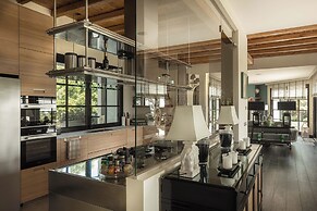 Green and Blue Villa by Wonderful Italy