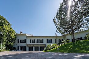 Green and Blue Villa by Wonderful Italy