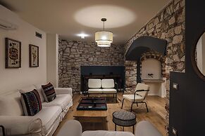 Green and Blue Villa by Wonderful Italy