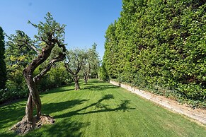 Green and Blue Villa by Wonderful Italy