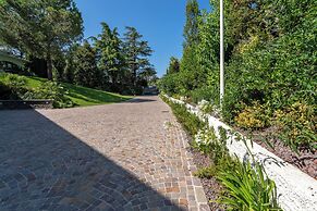 Green and Blue Villa by Wonderful Italy