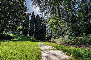 Green and Blue Villa by Wonderful Italy