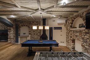 Green and Blue Villa by Wonderful Italy