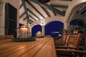 Green and Blue Villa by Wonderful Italy