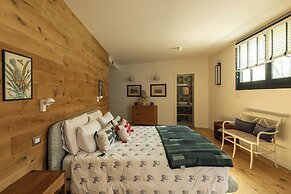 Green and Blue Villa by Wonderful Italy