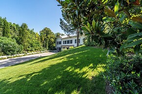 Green and Blue Villa by Wonderful Italy