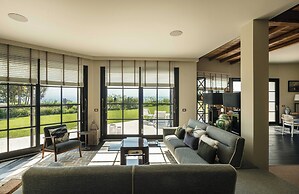 Green and Blue Villa by Wonderful Italy