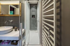 Green and Blue Villa by Wonderful Italy